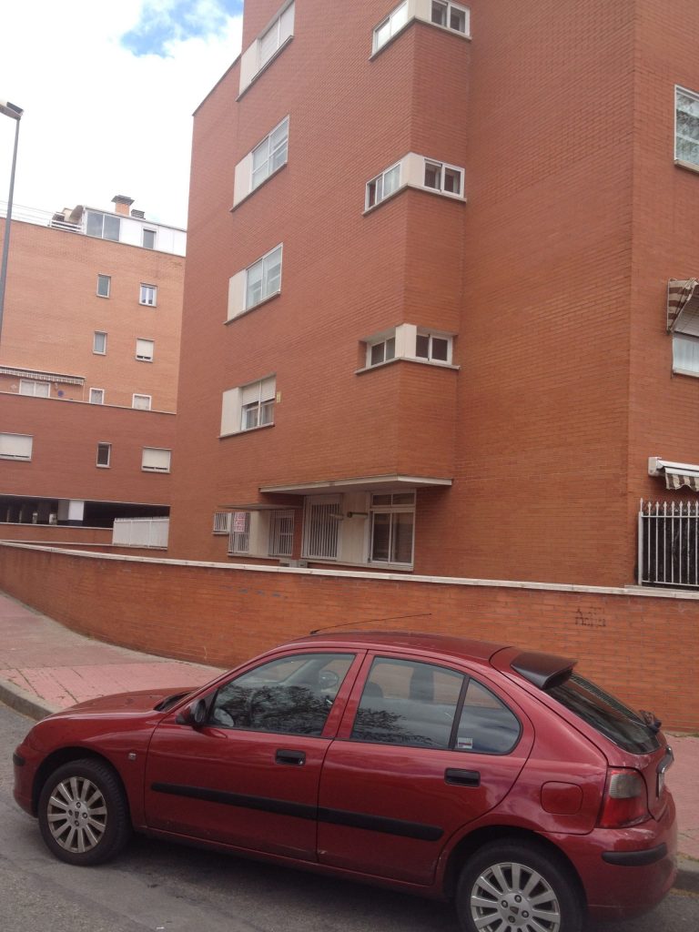 • Vivienda en bloque en C/. José María Pereda de Alcalá de Henares (Madrid).